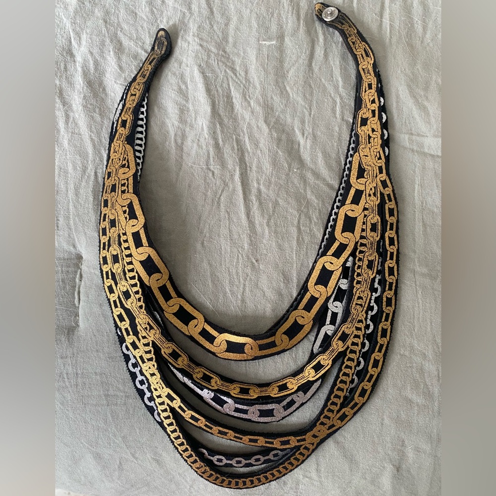 SOLD. Ulirap short necklace